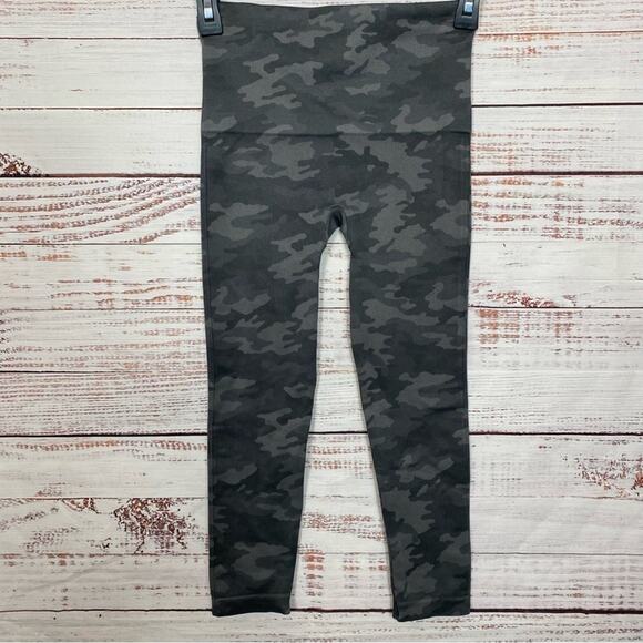 SPANX Shapewear Camouflage Cropped Leggings yoga running active M Sage Camo M/M - Picture 3 of 7